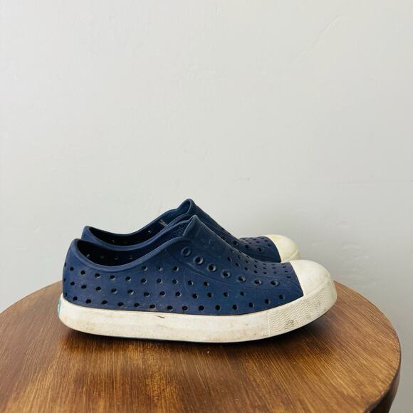 Native Jefferson Navy Blue Slip On Shoes Kids Size 1 - Picture 4 of 9